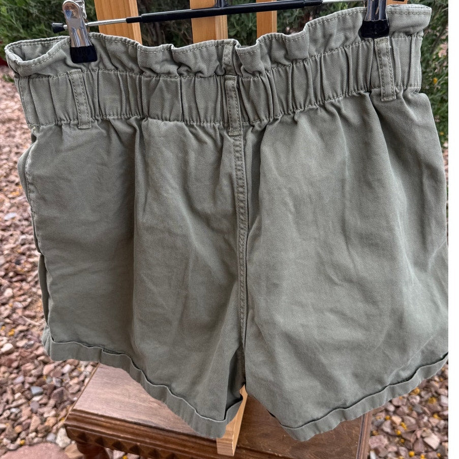 H&M Size 10 100% Cotton Army Green Paperbag Short