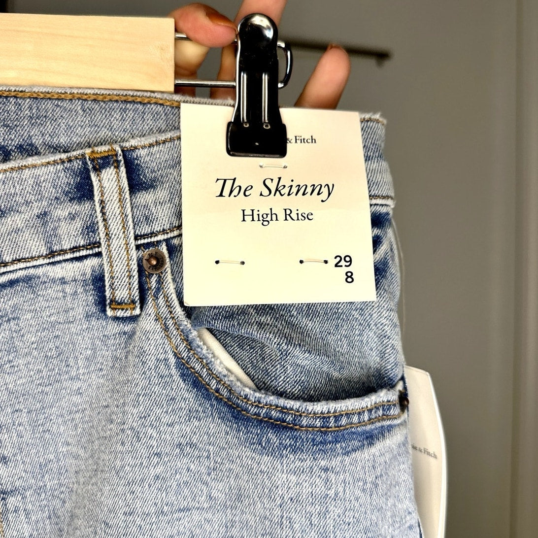 Abercrombie & Fitch NWT The Skinny High Rise 8/29