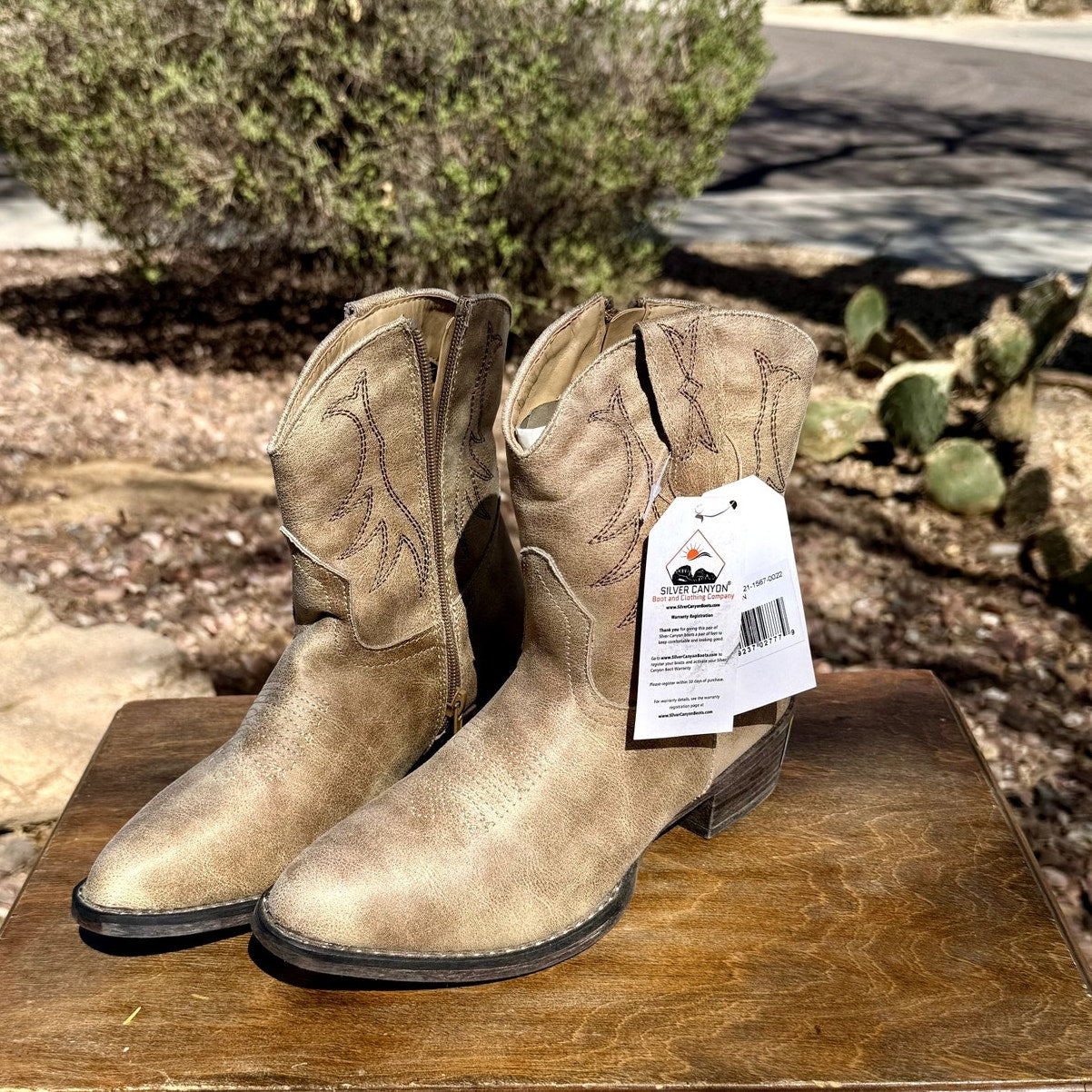 Silver Canyon NWT Cowboy Tan Low Boots sz 8