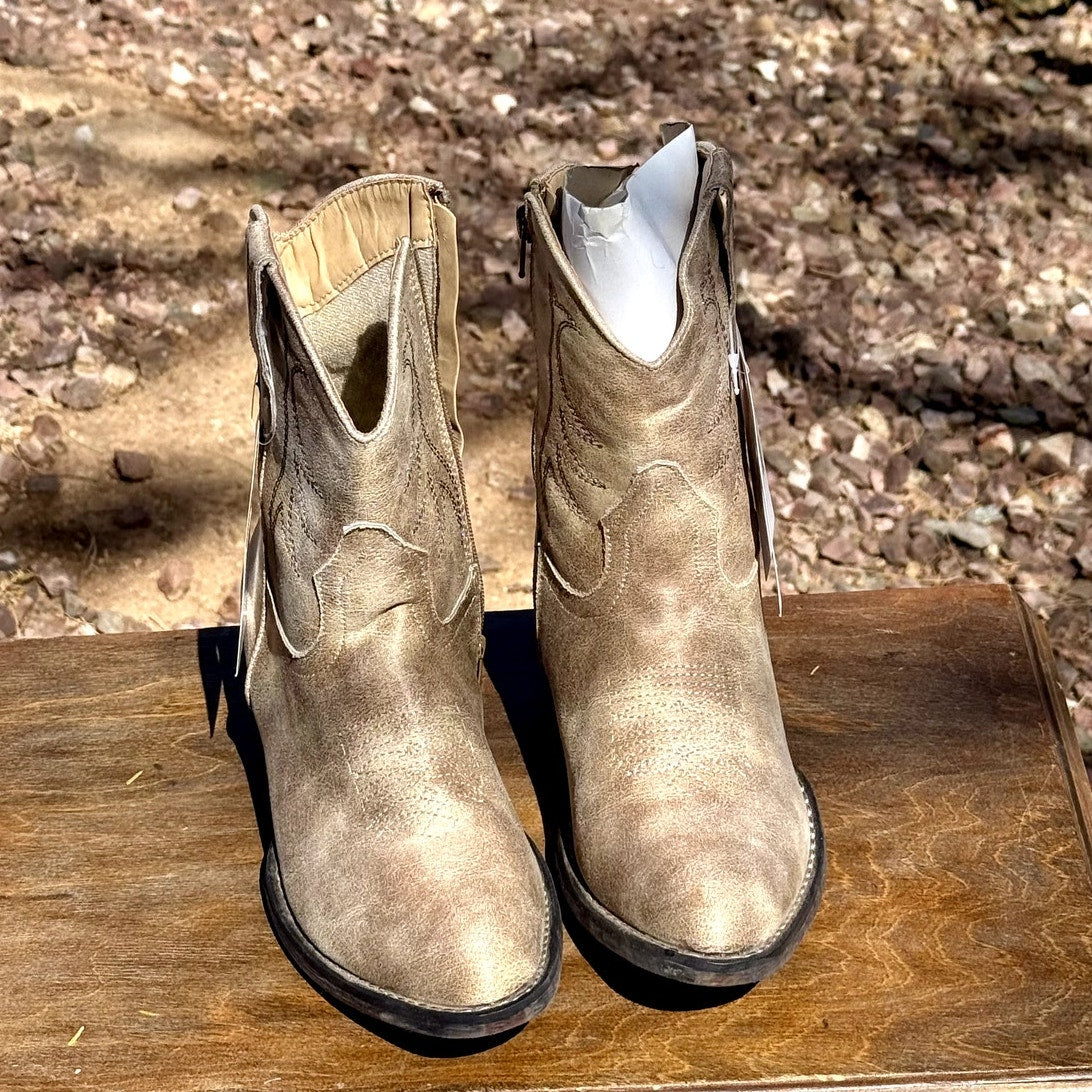 Silver Canyon NWT Cowboy Tan Low Boots sz 8