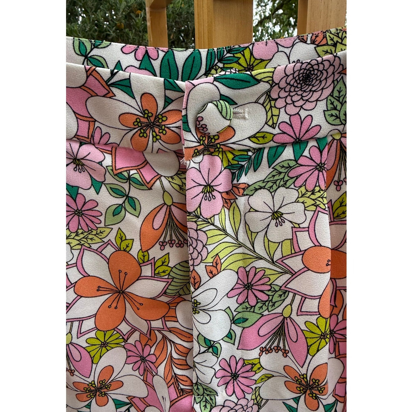 CeCE Size 6 Floral Print Flowy Shorts