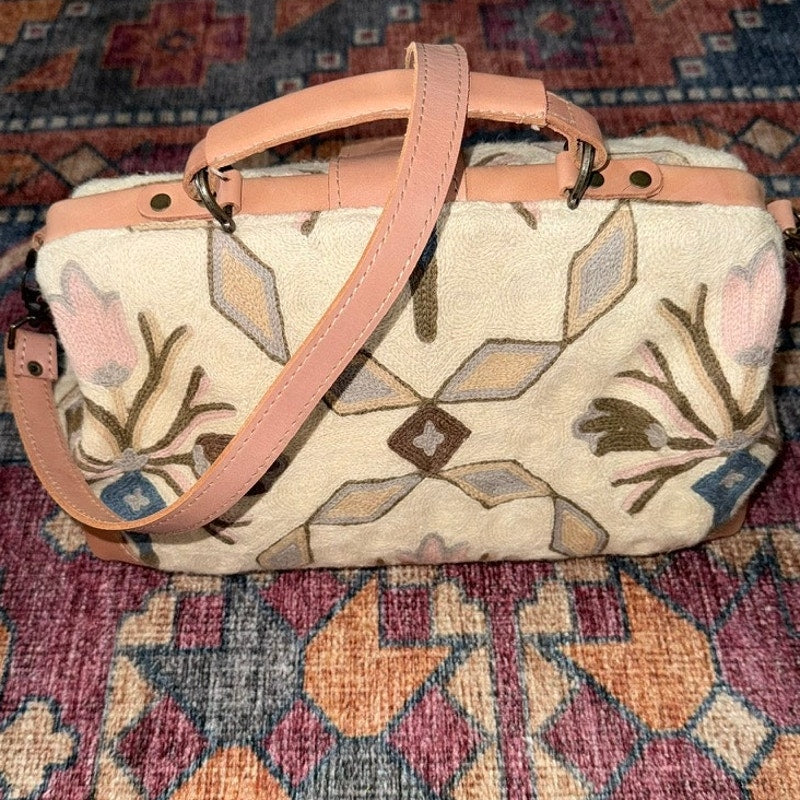 Vintage Carpet Shoulder Bag With Snap and Magnet Closure