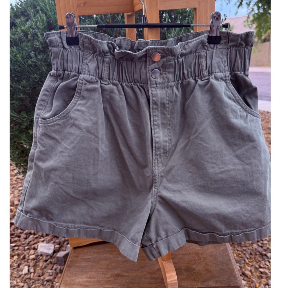 H&M Size 10 100% Cotton Army Green Paperbag Short