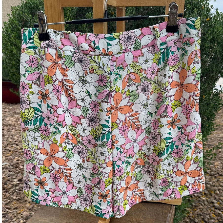 CeCE Size 6 Floral Print Flowy Shorts